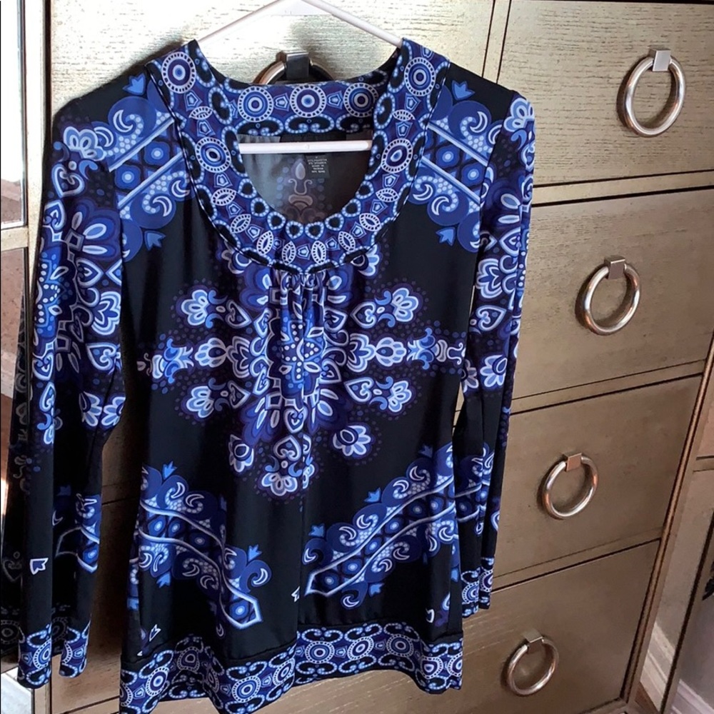 Great top to wear with leggings